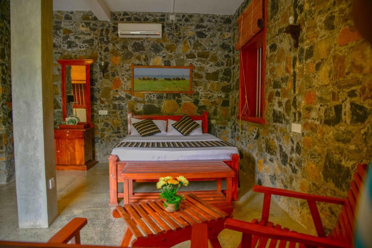 Lake Villa Resort Tissamaharama Dış mekan fotoğraf