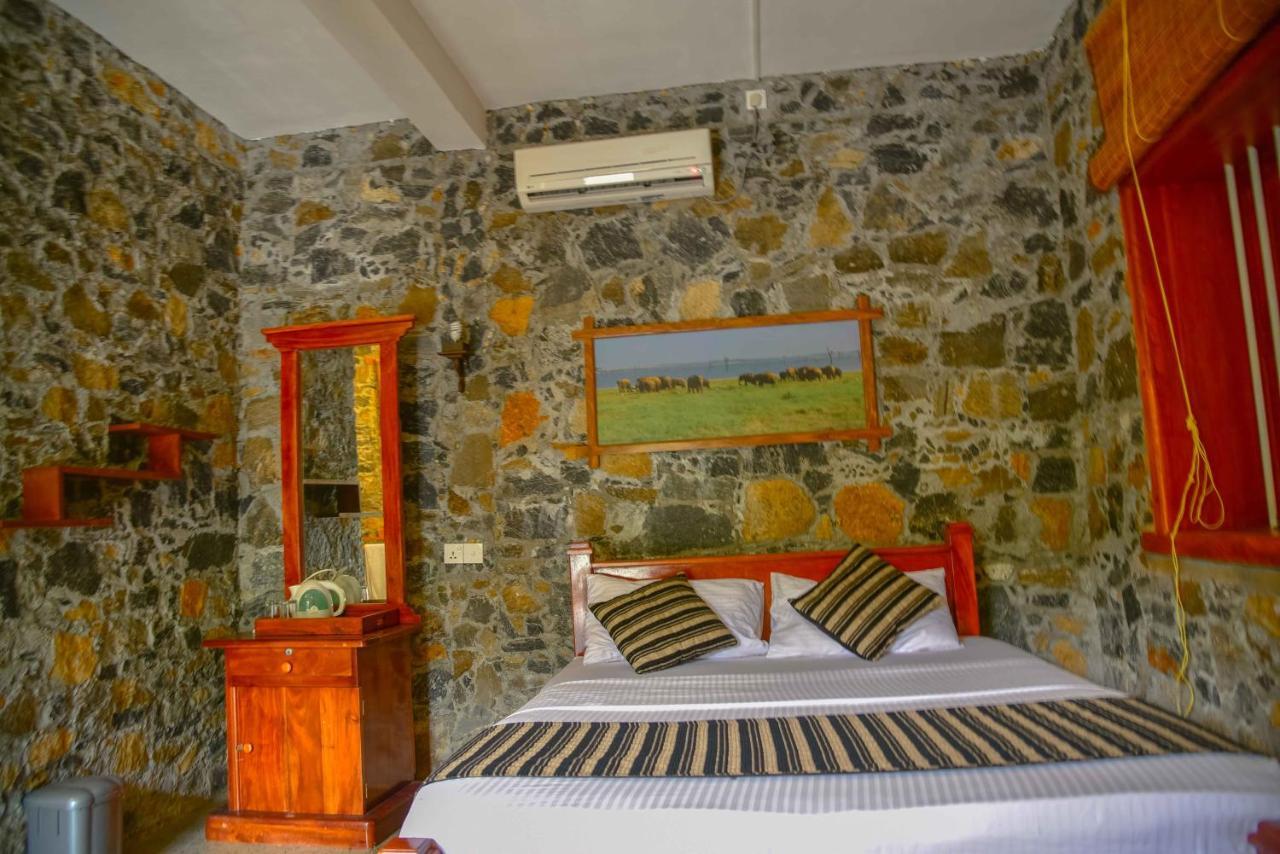 Lake Villa Resort Tissamaharama Dış mekan fotoğraf