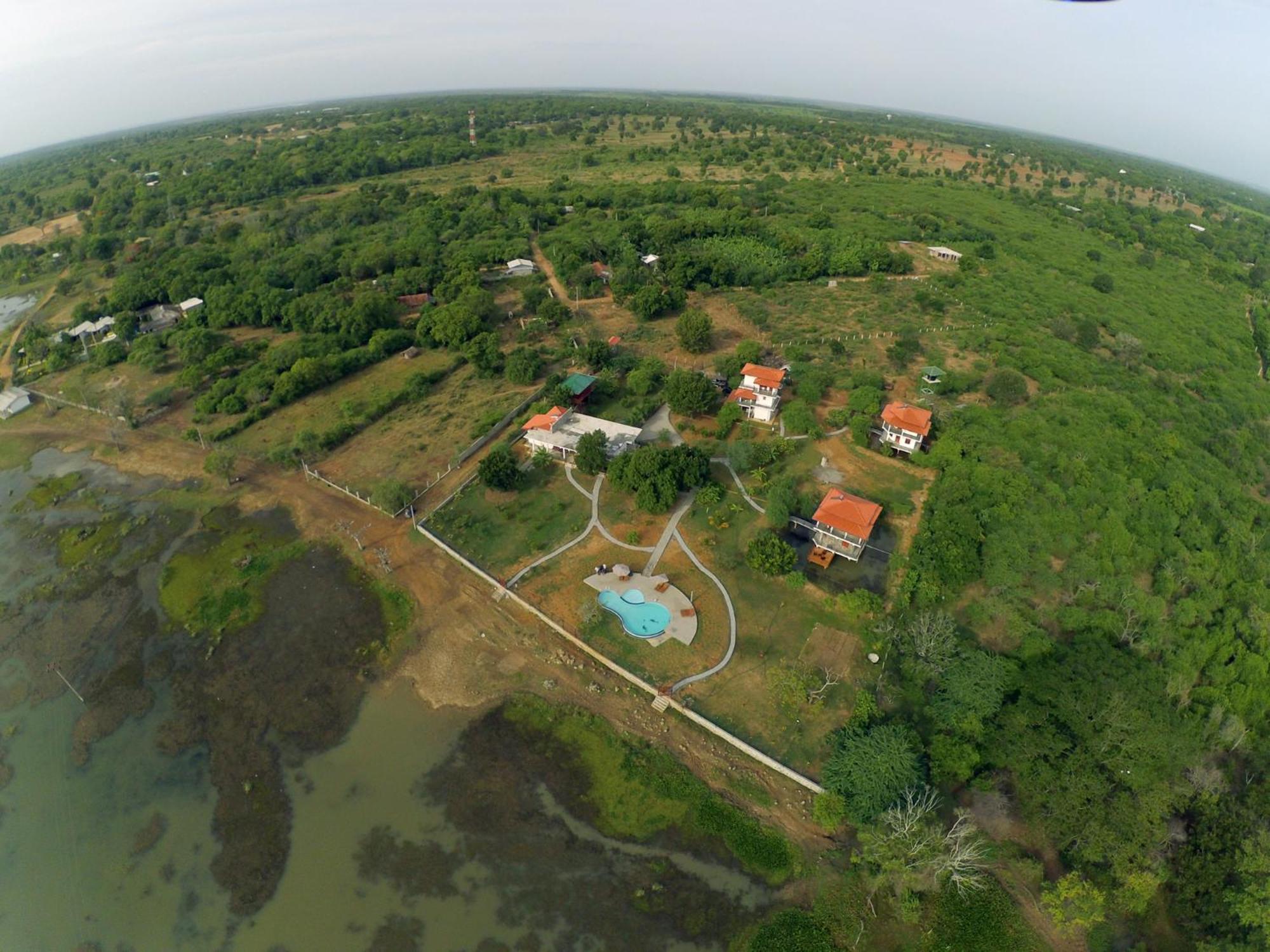Lake Villa Resort Tissamaharama Dış mekan fotoğraf