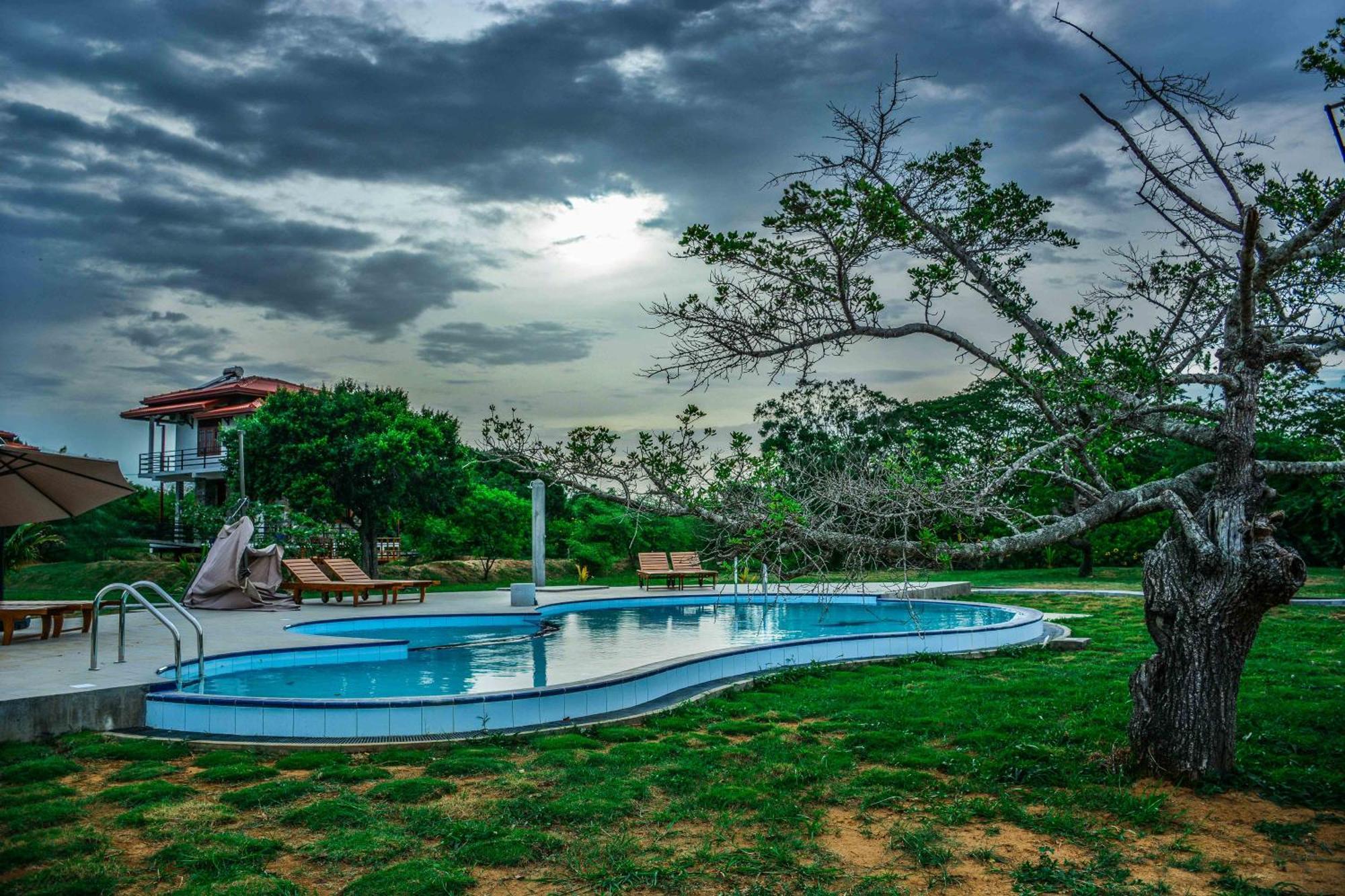 Lake Villa Resort Tissamaharama Dış mekan fotoğraf