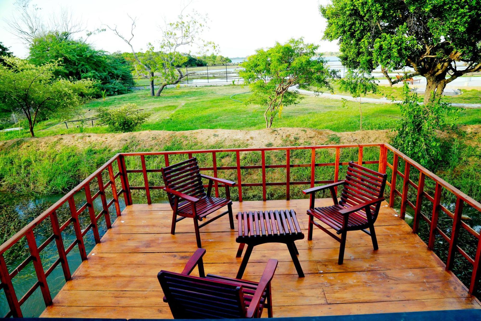 Lake Villa Resort Tissamaharama Dış mekan fotoğraf