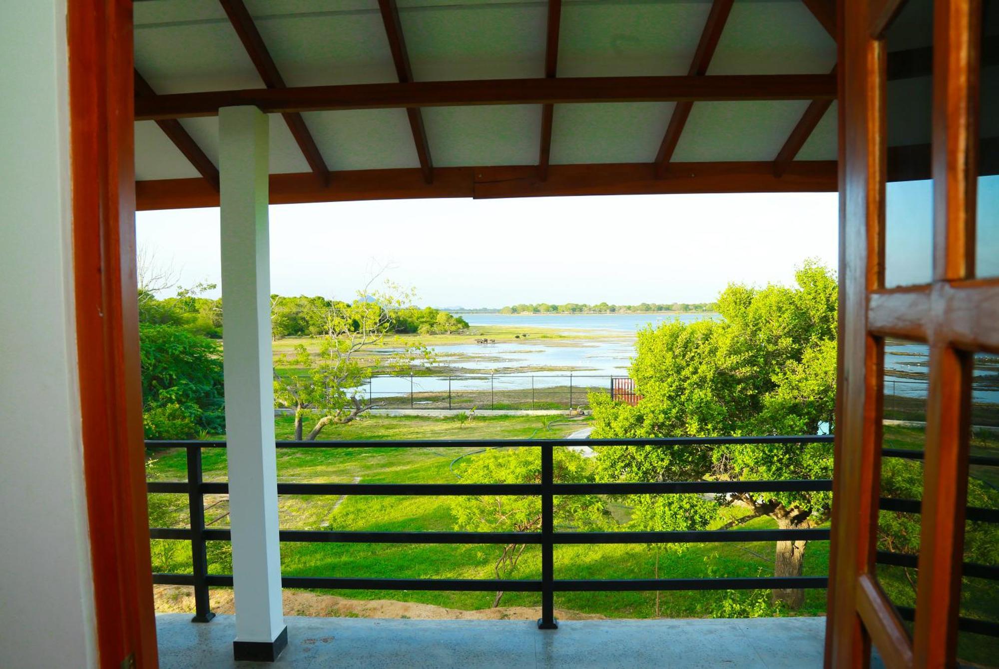 Lake Villa Resort Tissamaharama Dış mekan fotoğraf