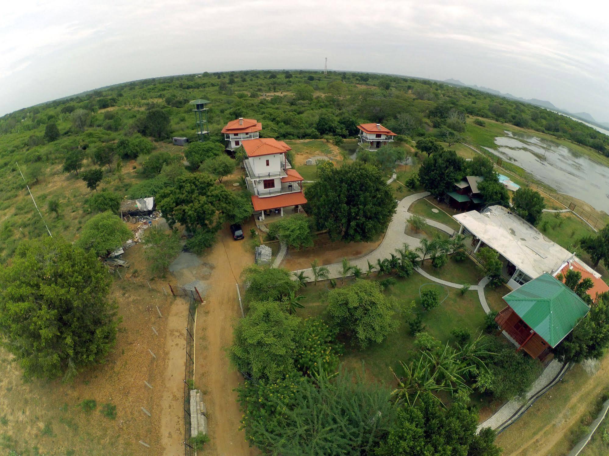 Lake Villa Resort Tissamaharama Dış mekan fotoğraf
