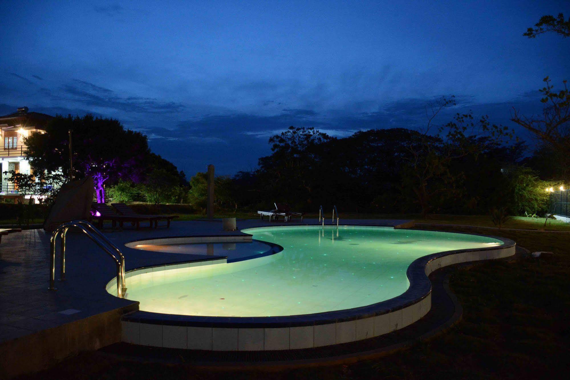Lake Villa Resort Tissamaharama Dış mekan fotoğraf
