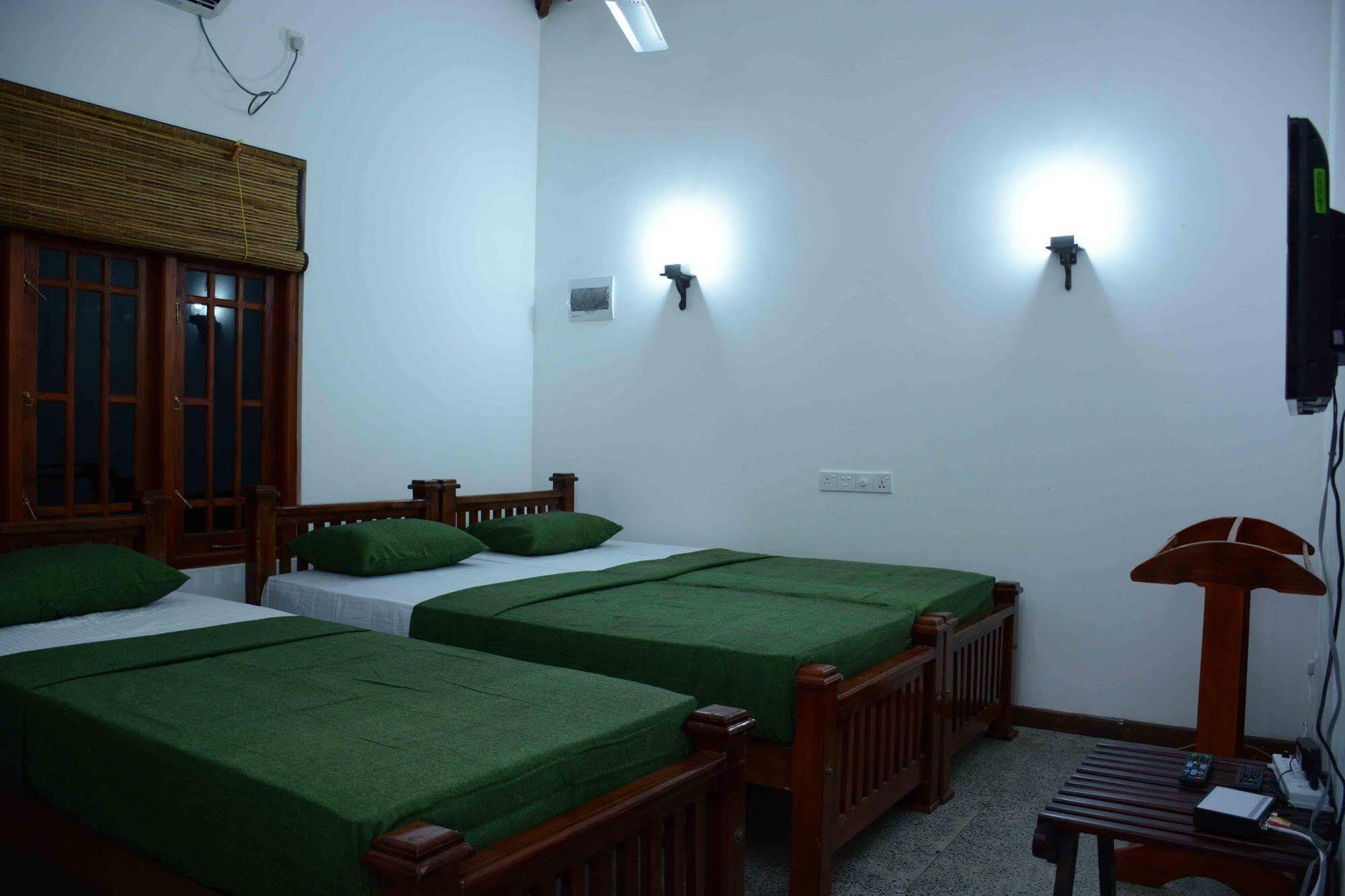 Lake Villa Resort Tissamaharama Dış mekan fotoğraf