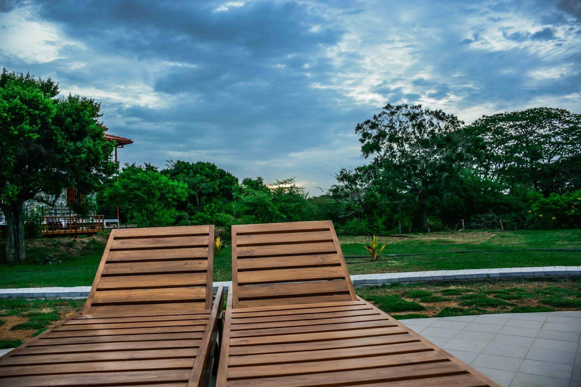 Lake Villa Resort Tissamaharama Dış mekan fotoğraf